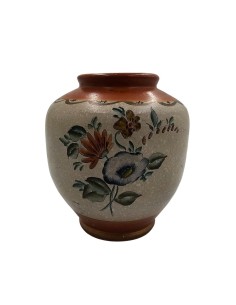 Rustykalny wazon ceramiczny z ręcznie malowanymi kwiatami