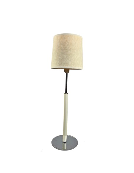 Nowoczesna lampa stołowa z teksturowanym kloszem