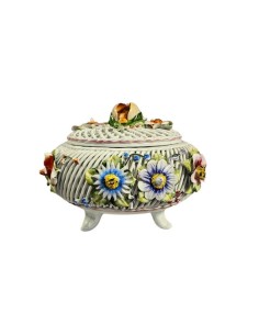 Porcelanowa szkatułka ozdobna z motywem kwiatowym – ręcznie malowana